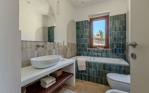 Casale Nido: Muur, Loodgieterswerkinrichting, Interieur Ontwerp, Badkamer, Flooring, Kraan, Verdieping, Wastafel, Wastafel In De Badkamer, Plafond