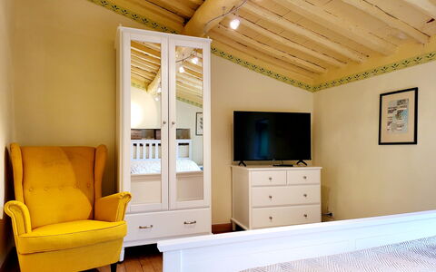 La Casa degli Artisti, Jacuzzi, Marliana: Meubilair, Interieur Ontwerp, Muur, Verdieping, Flooring, Hout, Kamer, Plafond, Bed, Slaapkamer