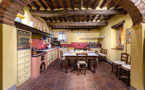 Splendida: Meubilair, Interieur Ontwerp, Flooring, Muur, Hout, Verdieping, Plafond, Keuken, Tafel, Kamer