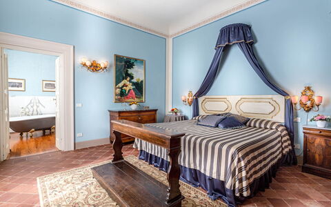 Splendida: Meubilair, Interieur Ontwerp, Bed, Slaapkamer, Muur, Flooring, Hout, Verdieping, Laken, Bedding