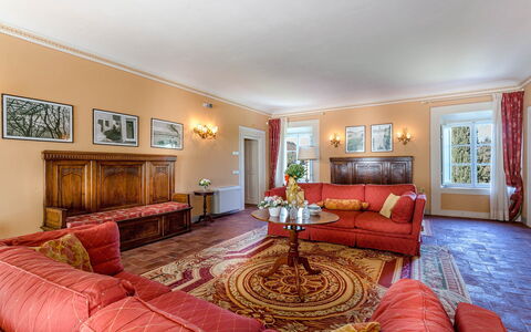 Splendida: Meubilair, Interieur Ontwerp, Plafond, Flooring, Verdieping, Verlichting, Kamer, Bankstel, Huis, Woonkamer