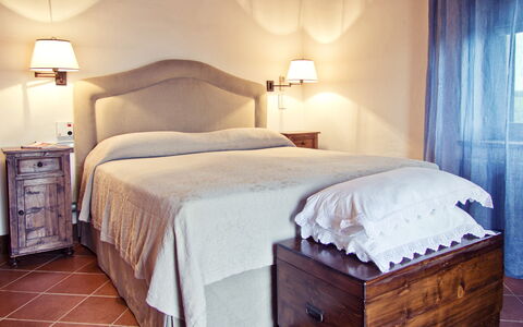 Selvamica: Meubilair, Bed, Interieur Ontwerp, Slaapkamer, Verdieping, Bedding, Flooring, Laken, Hout, Kamer