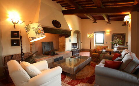 Mattei Villa: Meubilair, Interieur Ontwerp, Muur, Flooring, Kamer, Plafond, Bankstel, Verdieping, Stoel, Woonkamer