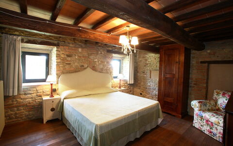 Mattei Villa: Meubilair, Muur, Interieur Ontwerp, Slaapkamer, Bed, Plafond, Hout, Kamer, Laken, Flooring