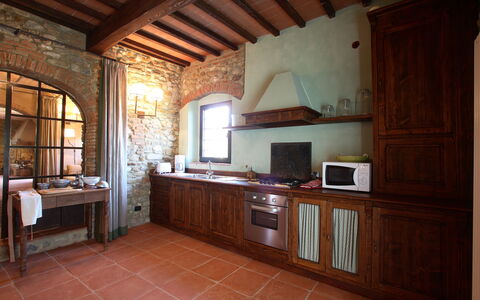 Mattei Villa: Muur, Meubilair, Interieur Ontwerp, Flooring, Keuken, Countertop, Verdieping, Plafond, Cabinetry, Kamer