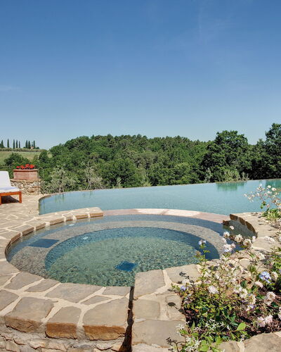 Mattei Villa: Zwembad, Flagstone, Waterpartij, Buitenmeubels, Toevlucht, Landscaping, Ontwerp, Backyard, Tegel, Eco Hotel