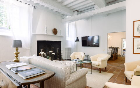 Fattoria: Meubilair, Interieur Ontwerp, Muur, Bankstel, Flooring, Woonkamer, Plafond, Hout, Verdieping, Kamer