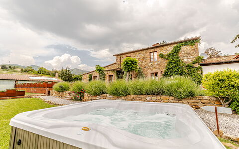 Chateau la Siroque: Zwembad, Toevlucht, Tuin, Eco Hotel, Landgoed, Boerderij, Hacienda, Binnenplaats, Villa, Thermae