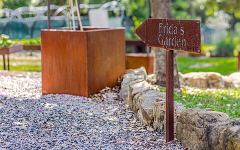 Chateau la Siroque: Hout, Tuin, Natuurlijk Materiaal, Beits, Roest