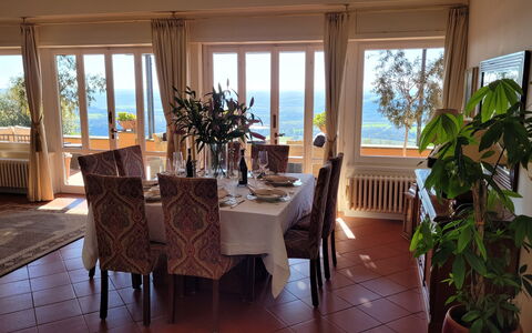 Villa El Olivar: Meubilair, Tafel, Interieur Ontwerp, Stoel, Keuken En Eettafel, Verlichting, Flooring, Verdieping, Kamer, Eetkamer