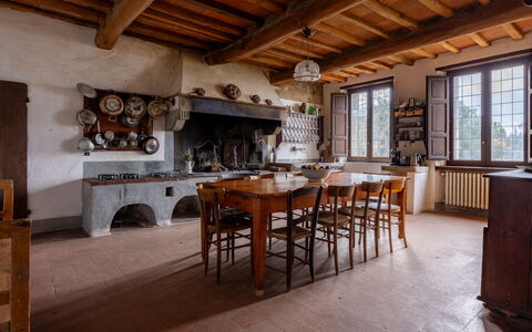 Villa Il Casalino, Florentine Hills with Pool: Meubilair, Hout, Keuken, Huis, Cabinetry, Stoel, Countertop, Fornuis, Keuken En Eettafel, Beits