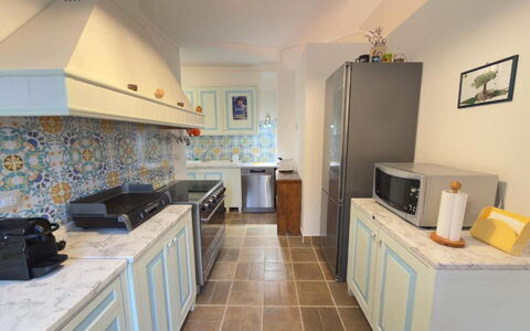 Villa Montepulciano Vineyard: Keuken, Flooring, Countertop, Interieur Ontwerp, Verdieping, Cabinetry, Meubilair, Plafond, Toestel Van De Keuken, Tegel