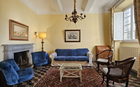 Villa Il Torrazzo, Vista Mare, Massarosa: Meubilair, Interieur Ontwerp, Muur, Flooring, Bankstel, Hout, Woonkamer, Kamer, Verdieping, Fotolijst