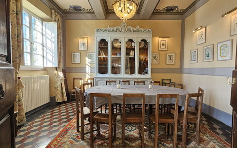 Villa Il Torrazzo, Vista Mare, Massarosa: Meubilair, Interieur Ontwerp, Flooring, Verdieping, Hout, Plafond, Tafel, Verlichting, Eetkamer, Lichte Inrichting