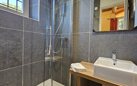 Villa Il Torrazzo, Vista Mare, Massarosa: Flooring, Loodgieterswerkinrichting, Badkamer, Verdieping, Interieur Ontwerp, Wastafel, Kraan, Loodgieter, Wastafel In De Badkamer, Verlichting