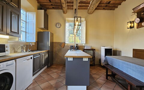 Villa Il Torrazzo, Vista Mare, Massarosa: Interieur Ontwerp, Flooring, Meubilair, Hout, Plafond, Verdieping, Keuken, Countertop, Kamer, Verlichting