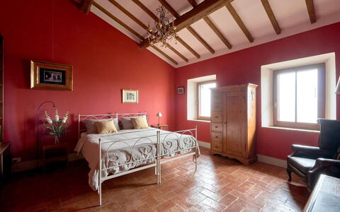Podere i Prati: Meubilair, Interieur Ontwerp, Bed, Muur, Slaapkamer, Flooring, Verdieping, Hout, Plafond, Kamer