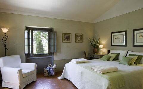 Villa Il Colto: Meubilair, Interieur Ontwerp, Bed, Muur, Slaapkamer, Flooring, Plafond, Verdieping, Kamer, Linens