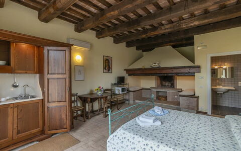 Agriturismo le Case Rosse di Montebuono: Meubilair, Muur, Huis, Kamer, Appartement, Plafond, Bed, Stoel, Bed Frame, Lade