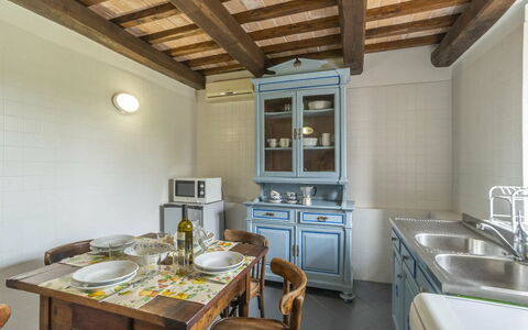 Agriturismo le Case Rosse di Montebuono: Meubilair, Interieur Ontwerp, Hout, Plafond, Flooring, Countertop, Cabinetry, Keuken, Kamer, Verdieping