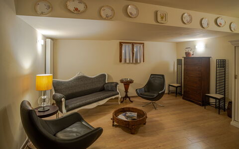 Villa Bolgheri Vermentino Castagneto Carducci: Meubilair, Interieur Ontwerp, Flooring, Muur, Verdieping, Hout, Bankstel, Woonkamer, Plafond, Huis