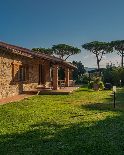 Villa Bolgheri Vermentino Castagneto Carducci: Hout, Huis, Verblijf, Huis, Dak, Landgoed, Land Lot, Landelijk Gebied, Boerderij, Tuin