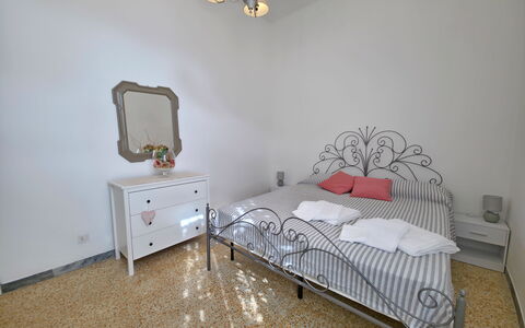 Casa Serena: Meubilair, Bed, Slaapkamer, Interieur Ontwerp, Verdieping, Flooring, Laken, Bedding, Plafond, Kamer