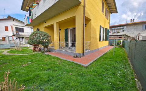 Casa Serena: Woongebied, Huis, Huis, Menselijke Nederzetting, Balkon, Gips