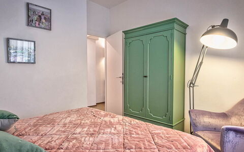 Cortona Deluxe: Bed, Meubilair, Interieur Ontwerp, Slaapkamer, Muur, Laken, Bedding, Verdieping, Flooring, Hout