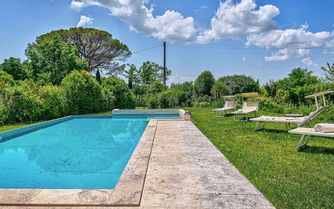 Villa Church: Blauw, Zwembad, Tuin, Landscaping, Schaduw, Toevlucht, Backyard, Waterpartij, Eco Hotel, Flagstone