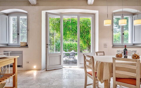 Villa Church: Meubilair, Interieur Ontwerp, Flooring, Hout, Tafel, Stoel, Verdieping, Keuken En Eettafel, Eetkamer, Verlichting