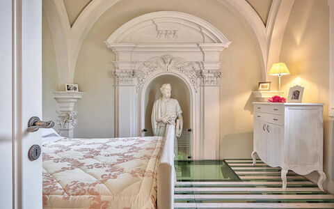 Villa Church: Interieur Ontwerp, Meubilair, Muur, Flooring, Verdieping, Slaapkamer, Verlichting, Plafond, Bed, Huis