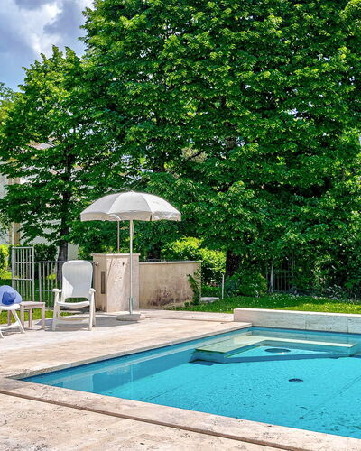 Villa Church: Zwembad, Tuin, Schaduw, Toevlucht, Landscaping, Waterpartij, Backyard, Buitenmeubels, Eco Hotel, Werf