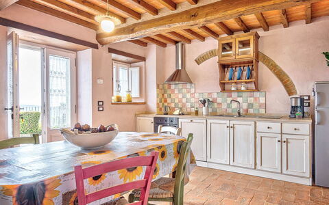 Villa Vita Bella: Meubilair, Interieur Ontwerp, Muur, Flooring, Hout, Keuken, Verdieping, Huis, Plafond, Kamer