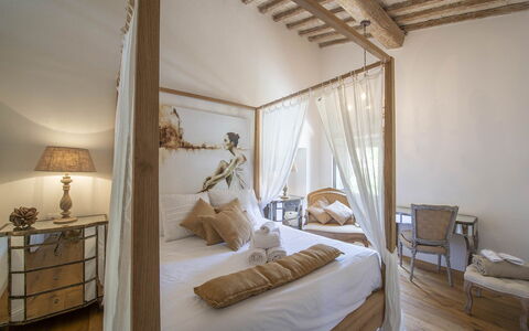 Villa Marinella: Meubilair, Interieur Ontwerp, Slaapkamer, Hout, Bed, Verdieping, Flooring, Verlichting, Huis, Plafond