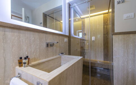 Villa Marinella: Loodgieterswerkinrichting, Flooring, Badkamer, Hout, Interieur Ontwerp, Verdieping, Kraan, Loodgieter, Verlichting, Tegel