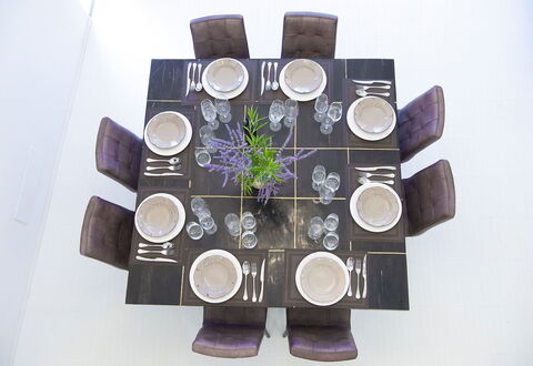 Villa del Fattore: Meubilair, Tafel, Tableware, Eetkamer, Keuken En Eettafel, Stoel, Serveware, Dishware, Natuurlijk Materiaal, Bord