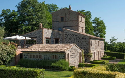 Villa Collombroso: Struik, Tuin, Landgoed, Verblijf, Gazon, Landscaping, Boerderij, Werf, Haag, Villa