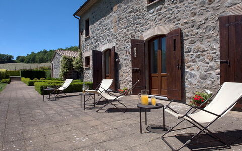 Villa Collombroso: Buitenmeubels, Meubilair, Buitentafel, Bloempot, Deur, Tuin, Flagstone, Stoel, Keuken En Eettafel, Kamerplant