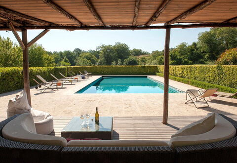 Villa Collombroso: Zwembad, Buitenmeubels, Meubilair, Toevlucht, Ligstoel, Schaduw, Samengesteld Materiaal, Vrije Tijd, Stoel, Tuin