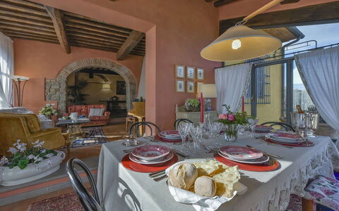 Villa delle Rose: Meubilair, Interieur Ontwerp, Muur, Stoel, Tafel, Eetkamer, Keuken En Eettafel, Flooring, Kamer, Verlichting