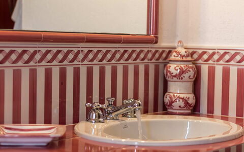 Villa Molinazzo 10: Interieur Ontwerp, Wastafel In De Badkamer, Loodgieterswerkinrichting, Kraan, Kamer, Loodgieter, Porselein, Badkamer, Tegel, Wastafel