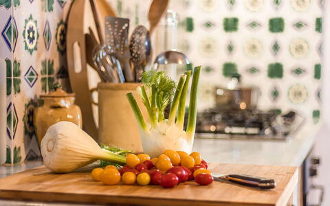 Villa Molinazzo 14: Keuken, Tableware, Countertop, Voedsel, Serveware, Koken, Fruit, Toestel Van De Keuken, Natuurlijke Voedingsmiddelen