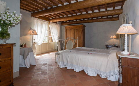 Il Podere: Meubilair, Muur, Interieur Ontwerp, Slaapkamer, Flooring, Bed, Huis, Verdieping, Verlichting, Linens