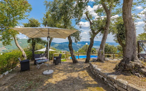 Villa Bastiano: Blauw, Boom, Landschap, Zonlicht, Bergketen, Heuvel Station, Schaduw, Vallei, Ridge, Landscaping