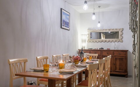 Villa Bastiano: Meubilair, Interieur Ontwerp, Muur, Hout, Tafel, Flooring, Eetkamer, Verlichting, Plafond, Textiel