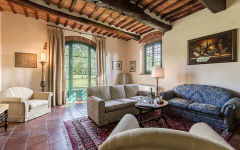 Villa Il Castagno: Muur, Meubilair, Huis, Stoel, Woonkamer, Villa, Landgoed, Bankstel, Steen