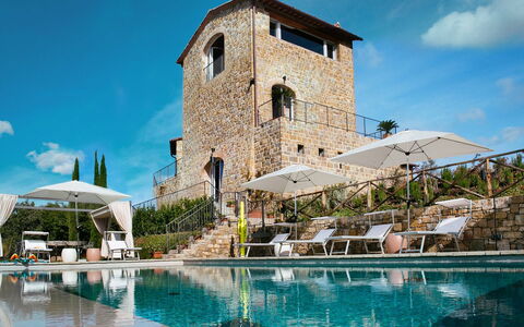 Villa Torre del Chianti: Zwembad, Toevlucht, Landgoed, Paraplu, Villa, Badplaats, Buitenmeubels, Ligstoel, Eco Hotel, Hotel
