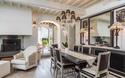 Villa Chianti: Meubilair, Interieur Ontwerp, Plafond, Flooring, Lichte Inrichting, Eetkamer, Verlichting, Stoel, Huis, Keuken En Eettafel