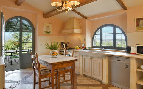 Villa Ghirlanda: Meubilair, Interieur Ontwerp, Flooring, Keuken, Hout, Plafond, Stoel, Countertop, Verdieping, Cabinetry